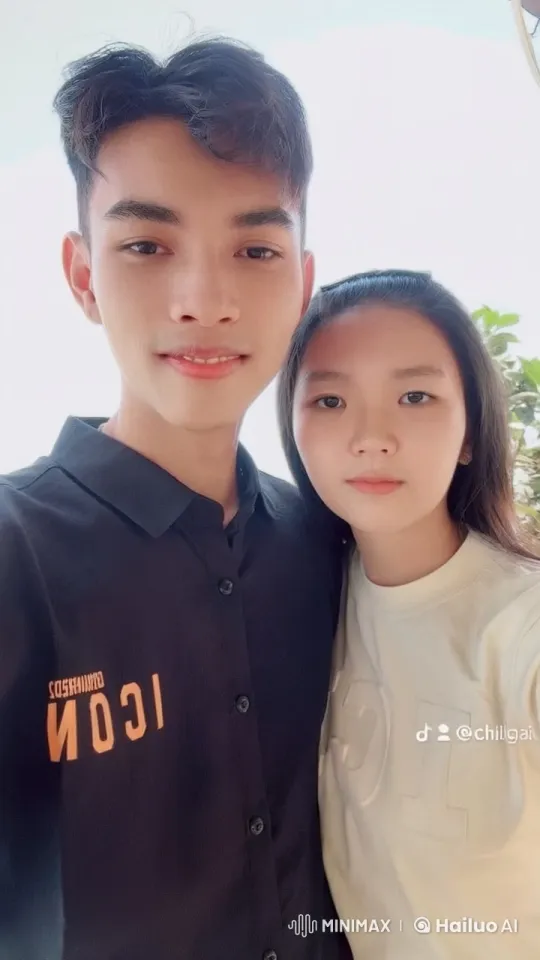 Casual Couple Engages in Playful Kung Fu Practice – AI Generated Video | Hailuo AI