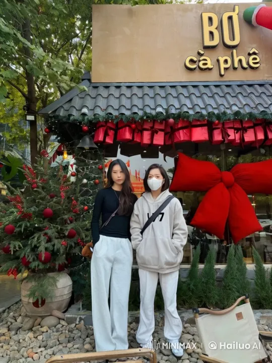 Christmas Café Kung Fu Display – AI Generated Video | Hailuo AI