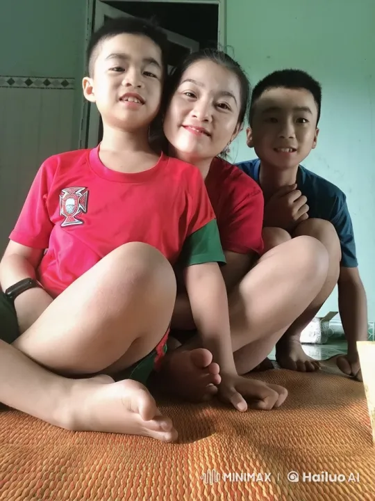 Children Practicing Energetic Kungfu on Mat – AI Generated Video | Hailuo AI
