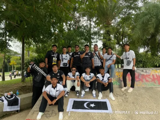 Martial Arts Display Transforms Park Gathering – AI Generated Video | Hailuo AI