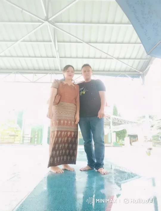 Couple Performs Seamless Kickboxing in Outdoor Setting – AI Generated Video | Hailuo AI