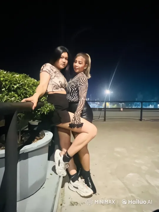 Trendy Women Engage in Dynamic Kungfu Duel – AI Generated Video | Hailuo AI