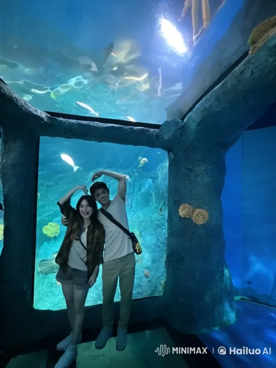 Underwater Kung Fu Showdown in Marine Exhibit – AI Generated Video | Hailuo AI