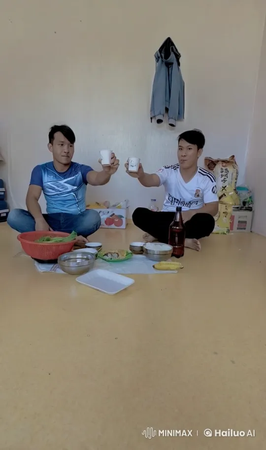 Casual Meal Interrupted by Impromptu Kungfu Display – AI Generated Video | Hailuo AI