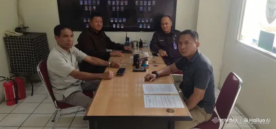 Office Fight Escalation in Confined Space – AI Generated Video | Hailuo AI