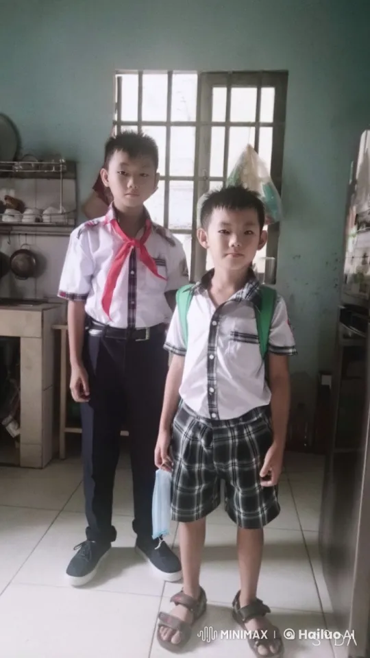 Children Prepare for School in Kitchen – AI Generated Video | Hailuo AI