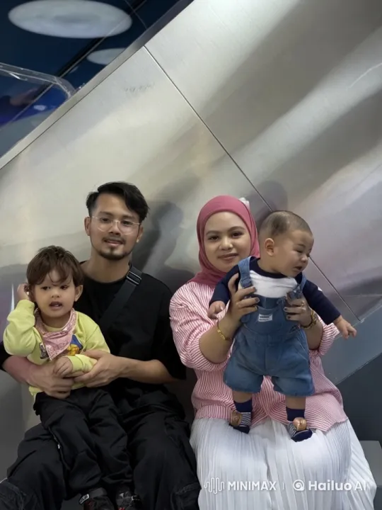 Family Transforms into Animated Kungfu Fighters – AI Generated Video | Hailuo AI