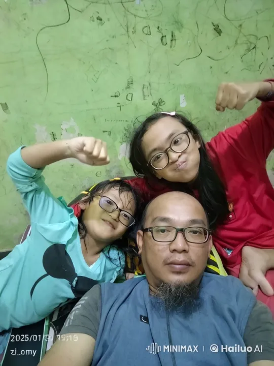 Family Enjoying Martial Arts Display and Laughter – AI Generated Video | Hailuo AI