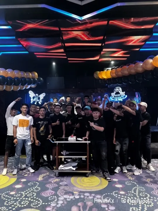 Futuristic Club Setting for Energetic Martial Arts Display – AI Generated Video | Hailuo AI