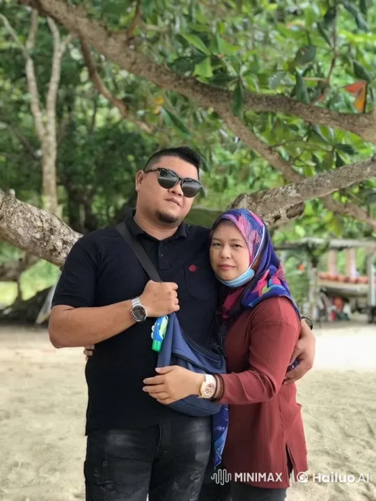 Couple Performs Synchronized Kung Fu in Lush Setting – AI Generated Video | Hailuo AI