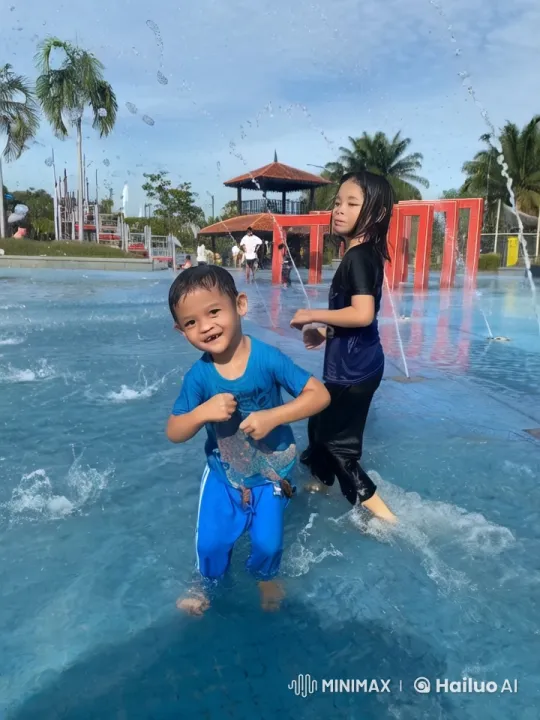 Children Play Kung Fu in Water Park – AI Generated Video | Hailuo AI