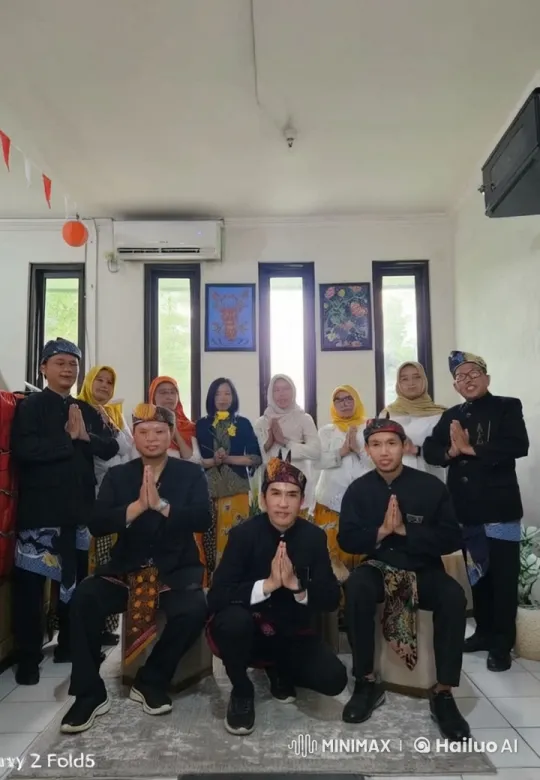 Traditional Attire Kungfu Performance in Indoor Setting – AI Generated Video | Hailuo AI