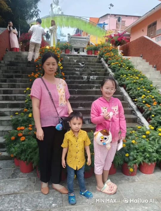Family Enjoyment in a Decorated Garden Setting – AI Generated Video | Hailuo AI
