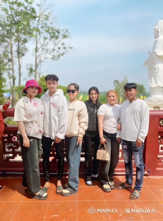 Friends Enjoy Playful Outdoor Kungfu Skit – AI Generated Video | Hailuo AI