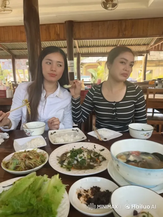 Kungfu Dining: Skilled Diners' Surprise Performance – AI Generated Video | Hailuo AI