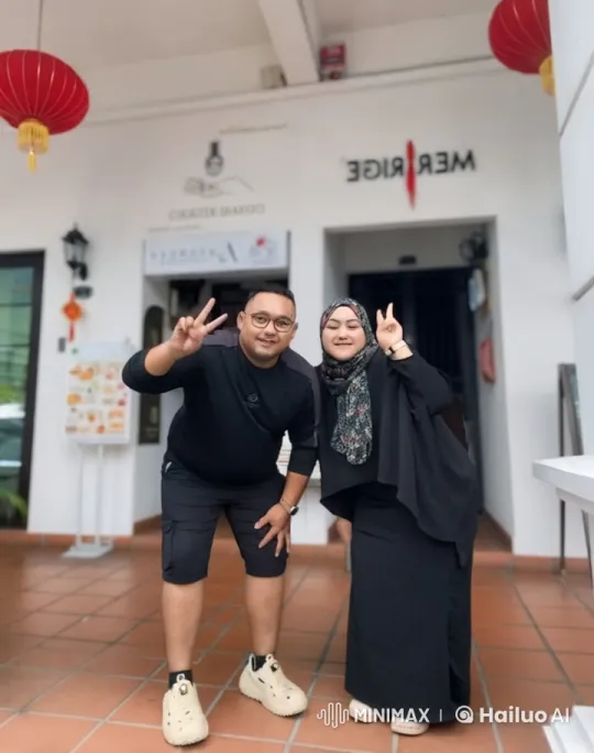 Couple Demonstrates Dynamic Kungfu in Front of Restaurant – AI Generated Video | Hailuo AI