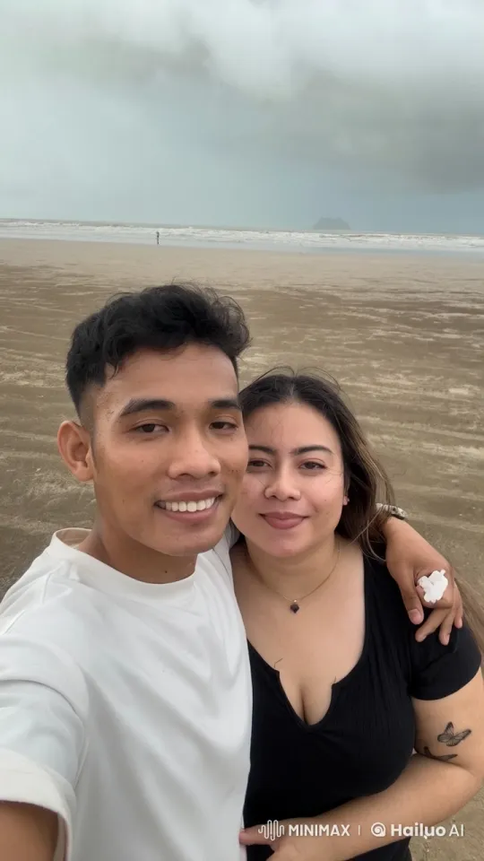 Couple's Dramatic Kung Fu Showdown on the Beach – AI Generated Video | Hailuo AI