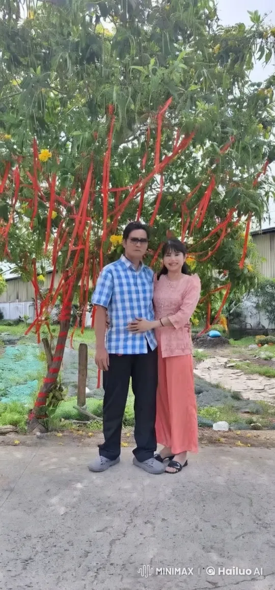 Couple Demonstrates Expert Kungfu Skills on Paved Path – AI Generated Video | Hailuo AI
