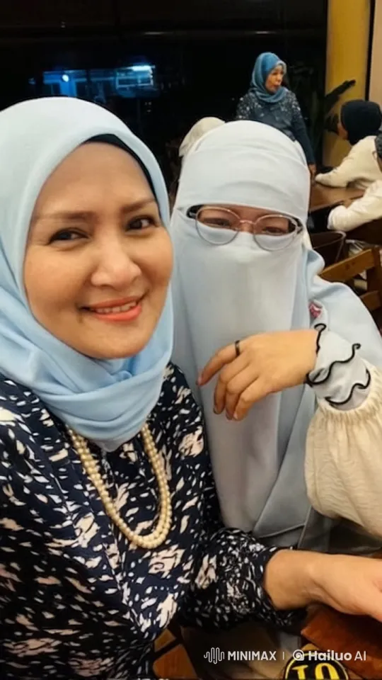 Two Women Enjoying a Cozy Meal in a Warmly Lit Restaurant – AI Generated Video | Hailuo AI