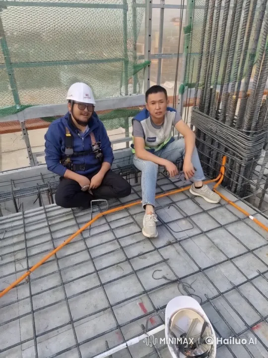 Construction Workers Engage in Kung Fu Combat on High-Rise Site – AI Generated Video | Hailuo AI