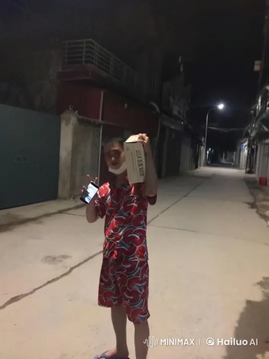 Nocturnal Kung Fu Display on Empty Street – AI Generated Video | Hailuo AI