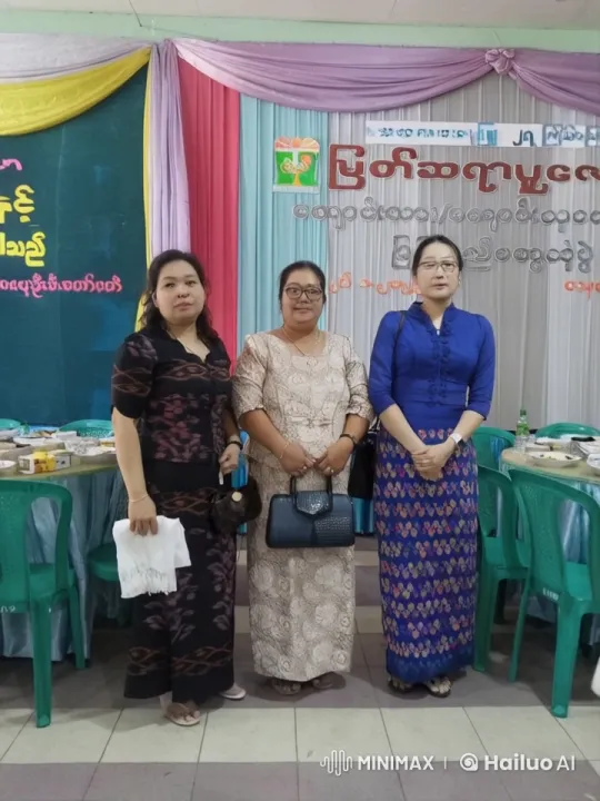 Traditional Attire and Kung-Fu Demonstration at Festive Event – AI Generated Video | Hailuo AI