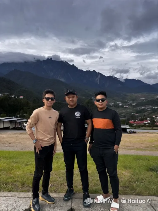 Friends Display Kungfu Skills in Mountainous Landscape – AI Generated Video | Hailuo AI