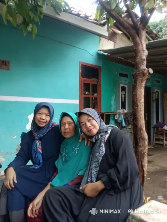Unexpected Kung Fu Fight Between Three Women on Bench – AI Generated Video | Hailuo AI
