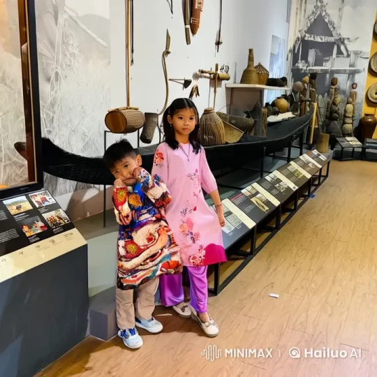 Children in Vibrant Attire Amidst Traditional Museum Artifacts – AI Generated Video | Hailuo AI
