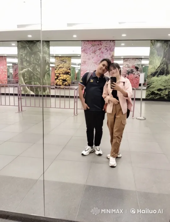 Kung Fu Practitioners Showcase Skills in Nature-Themed Setting – AI Generated Video | Hailuo AI