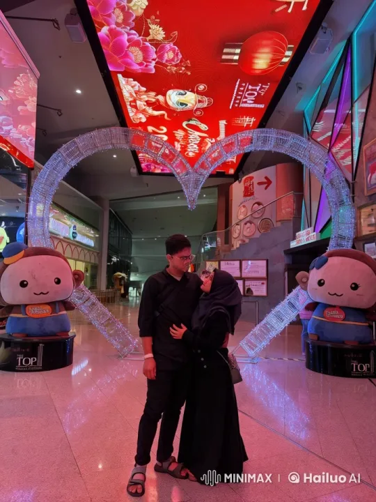 Couple Performs Synchronized Kung Fu in Romantic Mall Setting – AI Generated Video | Hailuo AI