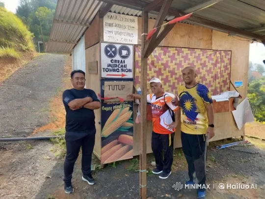 Kung Fu Masters Engage in Intense Battle at Hillside Kiosk – AI Generated Video | Hailuo AI