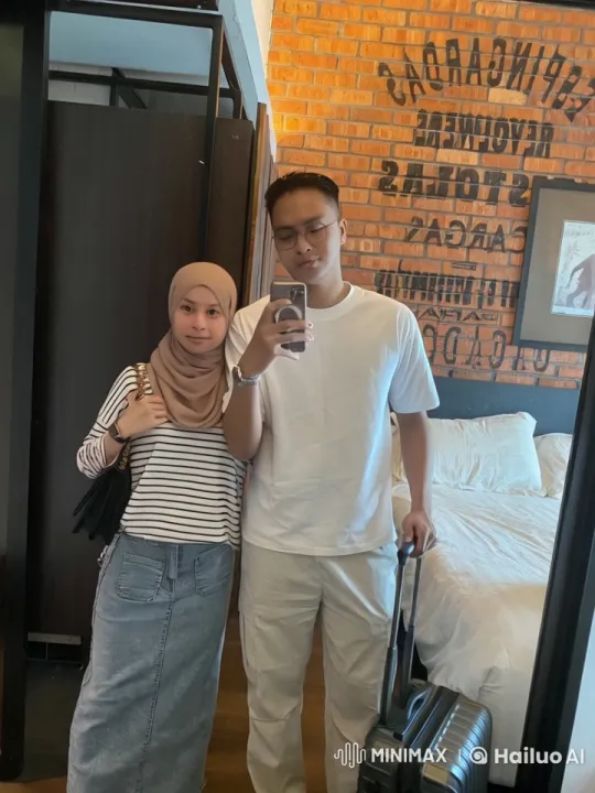 Couple's Playful Kung Fu Match in Cozy Room – AI Generated Video | Hailuo AI