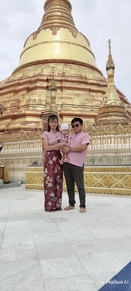Family Demonstrates Kung Fu at Golden Pagoda – AI Generated Video | Hailuo AI