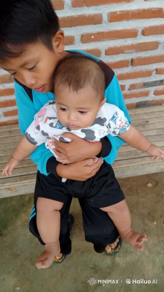 Child in Blue Sweatshirt Demonstrates Kungfu with Baby – AI Generated Video | Hailuo AI