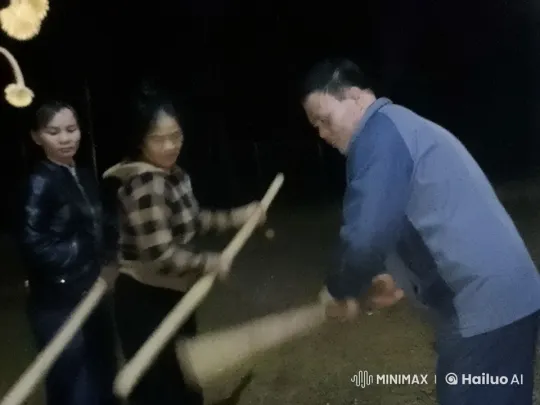 Nighttime Kung-Fu Demonstration Showcases Athletic Prowess – AI Generated Video | Hailuo AI
