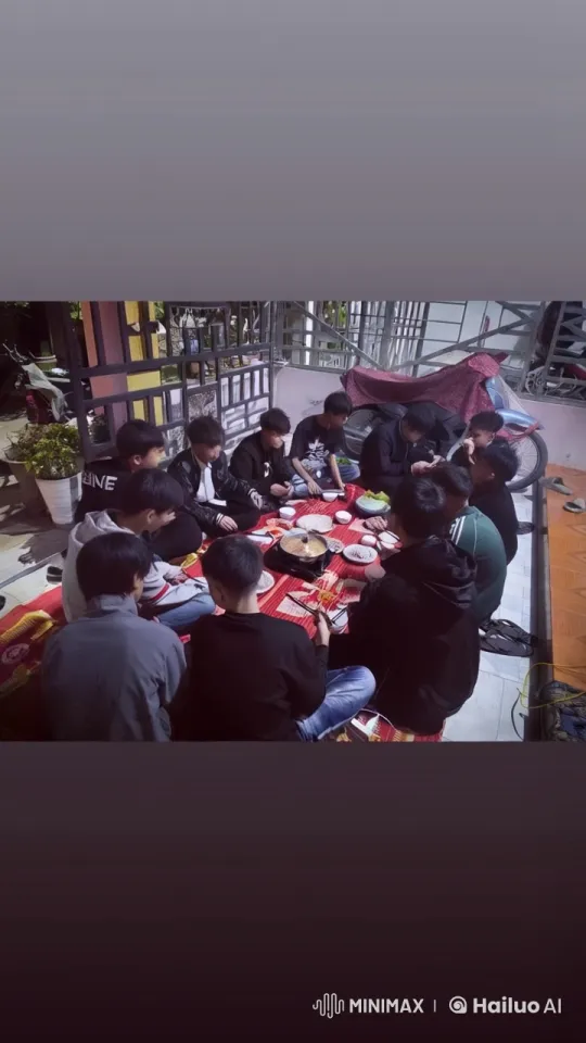 Young Men Engage in Street Fight with Mixed Martial Arts Skills – AI Generated Video | Hailuo AI