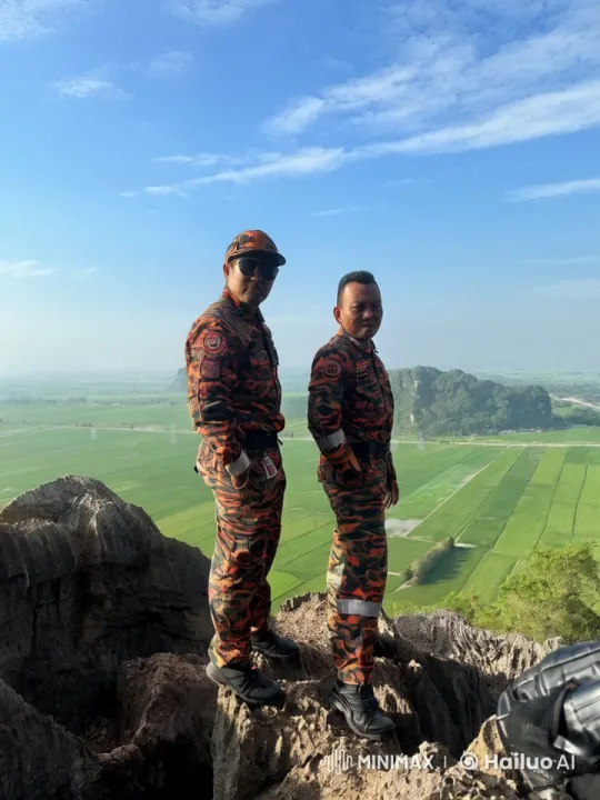 Martial Artists Fight on Cliff with Serene Valley Backdrop – AI Generated Video | Hailuo AI