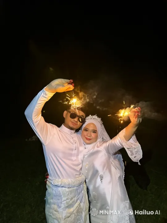 Traditional Attire Kung Fu Fight with Sparklers – AI Generated Video | Hailuo AI