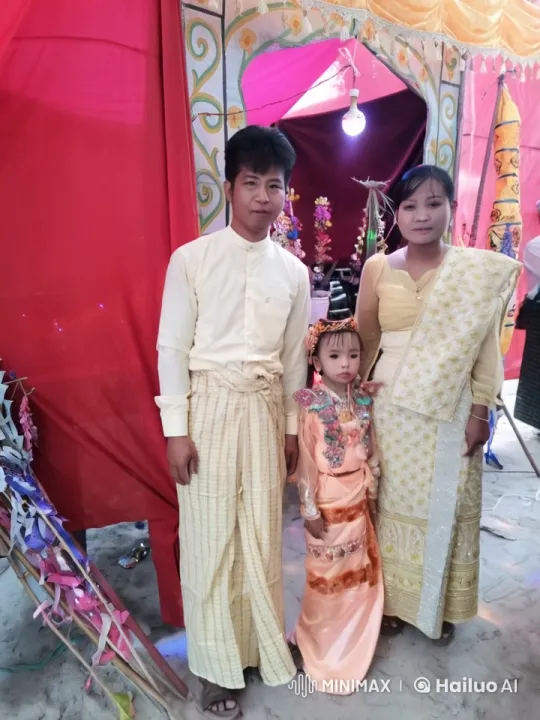 Family Performs Kung Fu in Traditional Attire – AI Generated Video | Hailuo AI