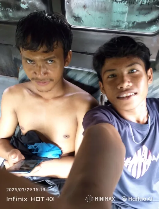 Two Friends Taking a Selfie in an Old Vehicle – AI Generated Video | Hailuo AI