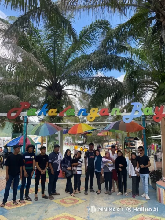 Colorful 'Paka Langan Bay' Sign Witness to Impressive Kung Fu Battle – AI Generated Video | Hailuo AI