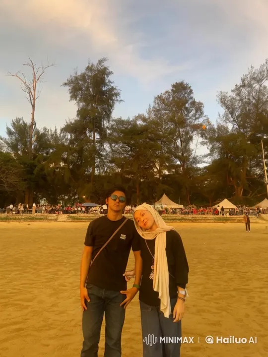 Beach Friends Enjoying Playful Kungfu and Friendship – AI Generated Video | Hailuo AI
