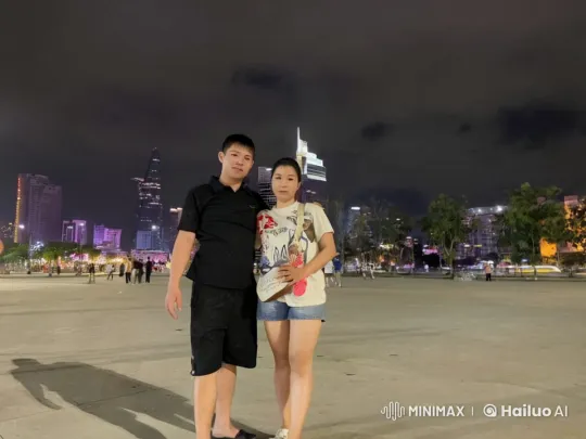 Couple Performs Dynamic Kung Fu in Bustling City Plaza – AI Generated Video | Hailuo AI