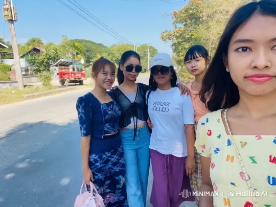 Young Women Practicing Kung Fu on the Street – AI Generated Video | Hailuo AI