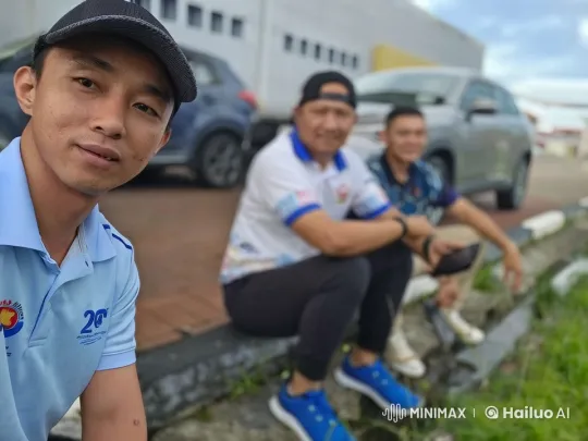 Three Men Blend Kungfu and Dance in Urban Setting – AI Generated Video | Hailuo AI