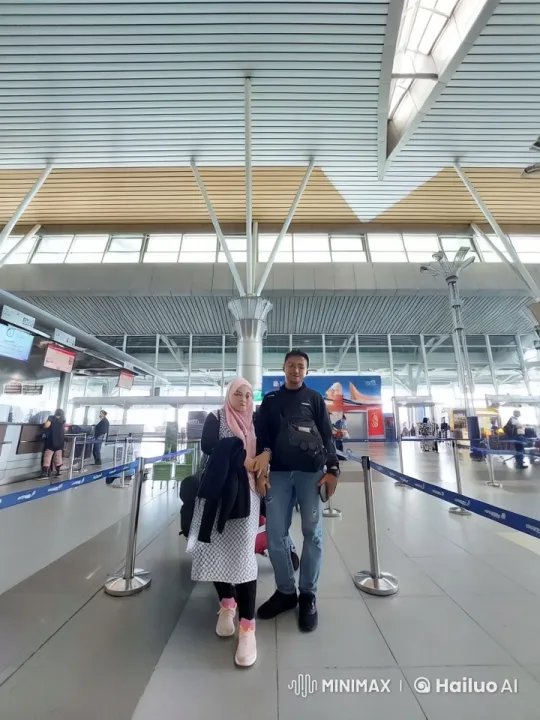 Couple Performs Kung Fu at Airport – AI Generated Video | Hailuo AI
