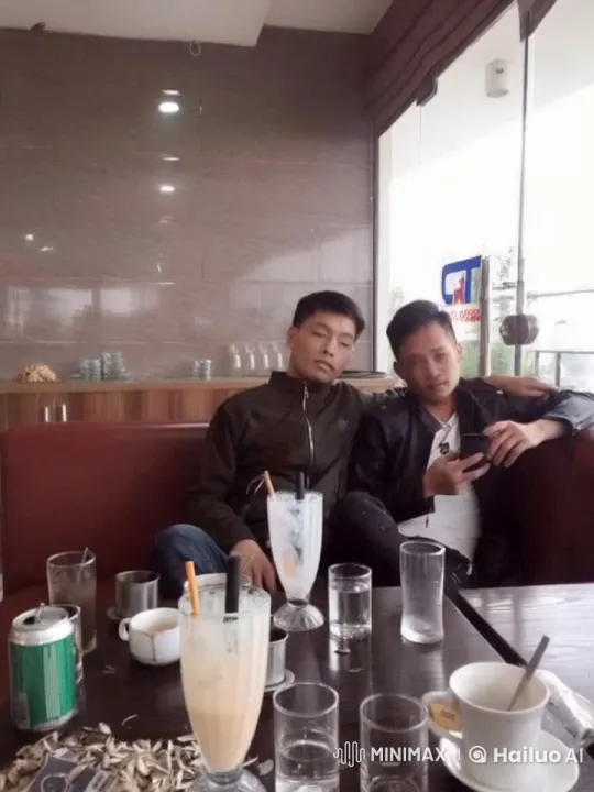 Fistfight Erupts Between Men at Café – AI Generated Video | Hailuo AI