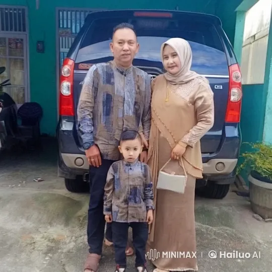 Family Demonstrates Advanced Kung Fu Skills – AI Generated Video | Hailuo AI