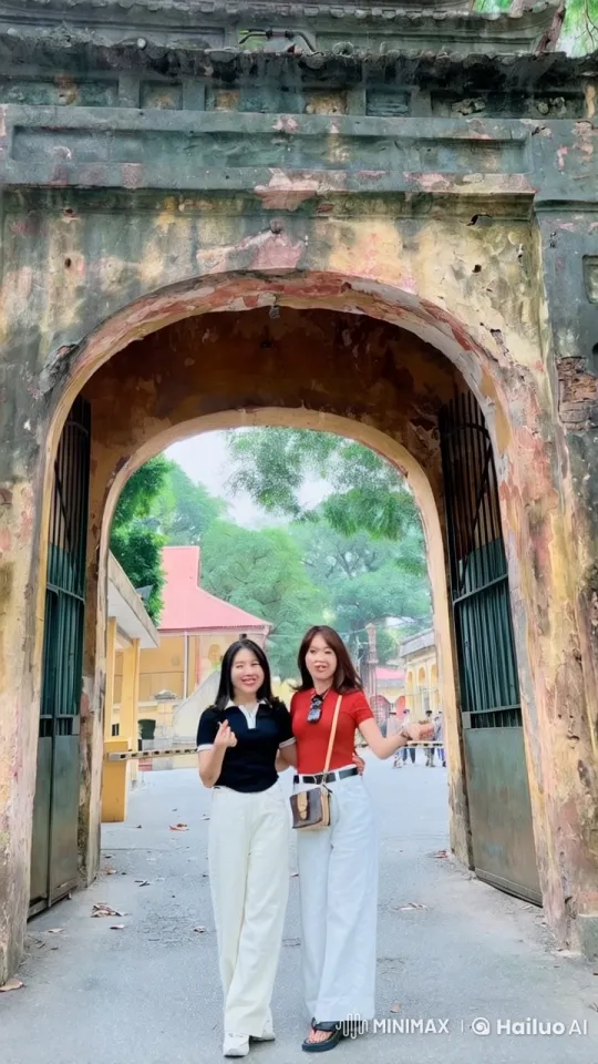 Friends Enjoy Serenity Under Historic Archway – AI Generated Video | Hailuo AI